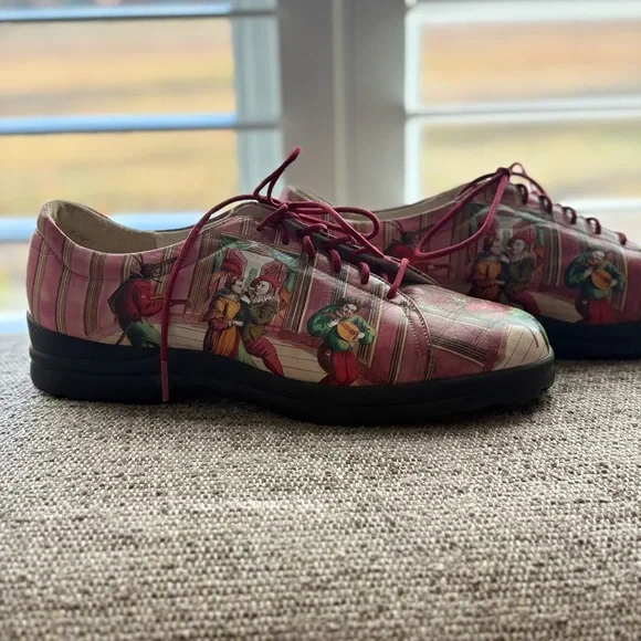 Vintage ICON Multicolor Patterned Women's Sneakers - Picture 3 of 10